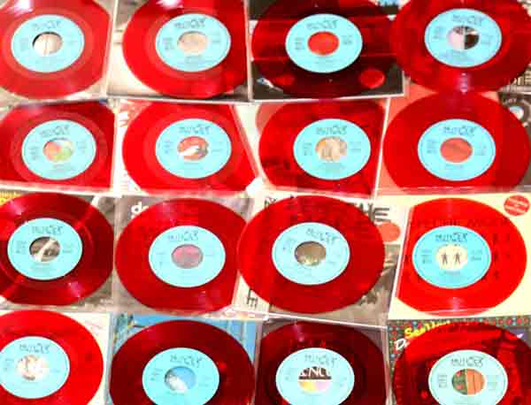 Bild der roten Erstauflagen von -Dirk aka Xsample-, DE Bild der roten Erstauflagen von Dirk aka -Xsample-, DE