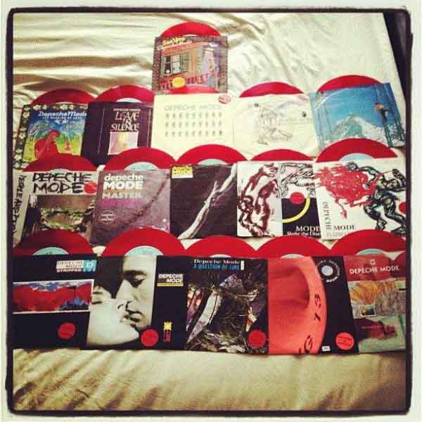 Bild der roten Erstauflagen von David McElroy, Glasgow, Scotland Bild der roten Erstauflagen von David McElroy, Glasgow, Scotland