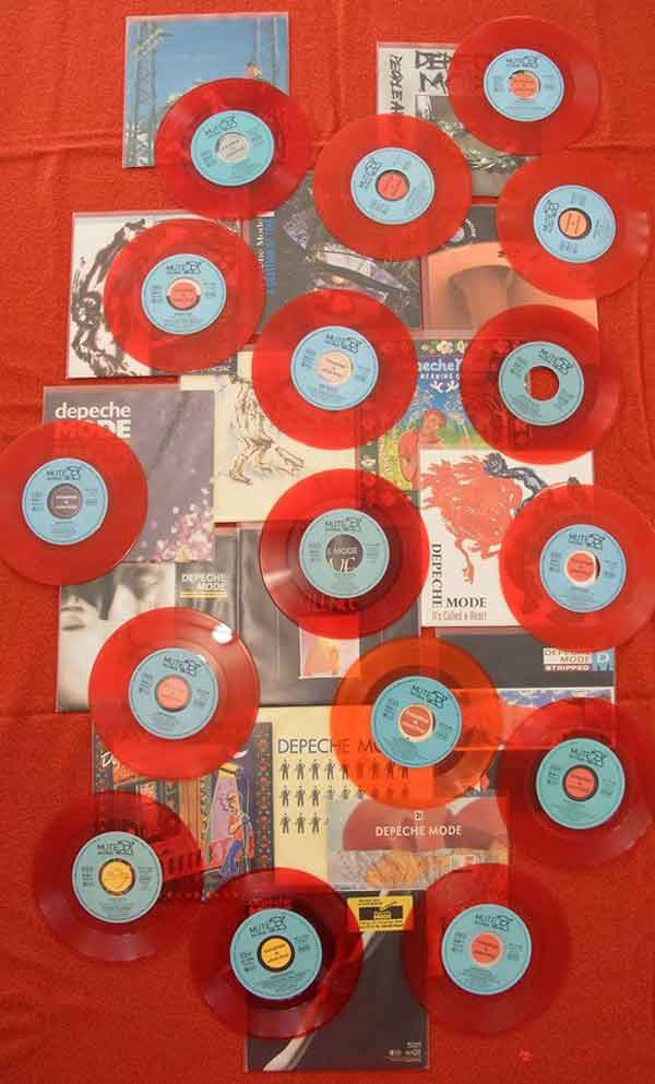 Bild der roten Erstauflagen von Michele Andina, CH Bild der roten Erstauflagen von Michele Andina, CH