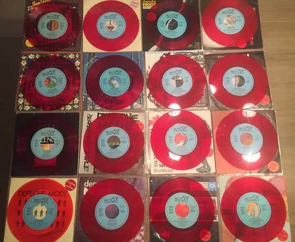 Bild der roten Erstauflagen von Jens Wolf, DE Bild der roten Erstauflagen von Jens Wolf, DE