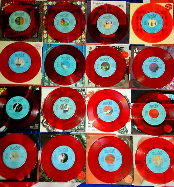 Bild der roten Erstauflagen von Mike Schneidewind, DE Bild der roten Erstauflagen von Mike Schneidewind, DE