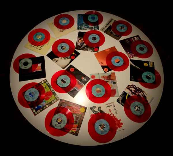 Bild der roten Erstauflagen von Erik aka -ordnungsBONG-, Berlin, DE Bild der roten Erstauflagen von Erik aka -ordnungsBONG-, Berlin, DE