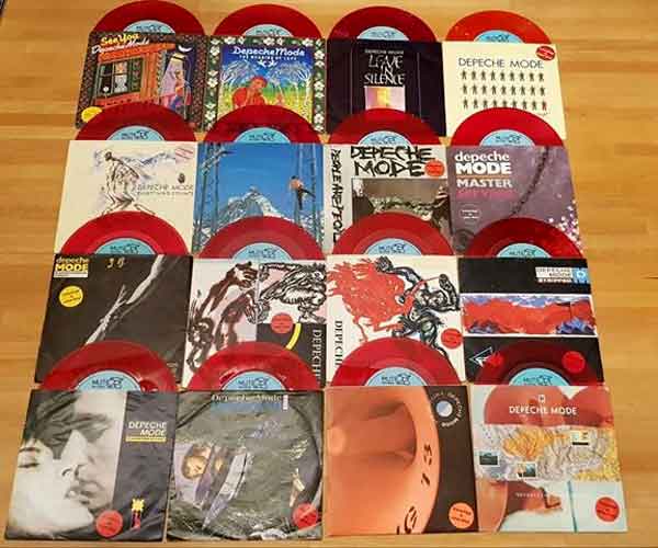 Bild der roten Erstauflagen von Ramona aka -Monatogo-, Berlin, DE Bild der roten Erstauflagen von Ramona aka -Monatogo-, Berlin, DE