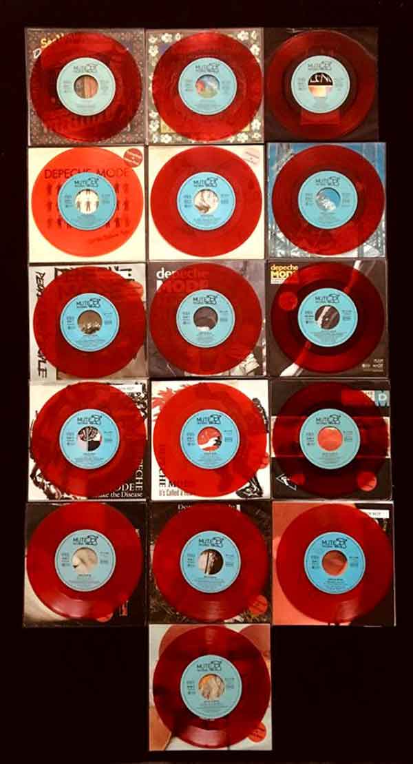 Bild der roten Erstauflagen von Marcin Marian, POL Bild der roten Erstauflagen von Marcin Marian, POL