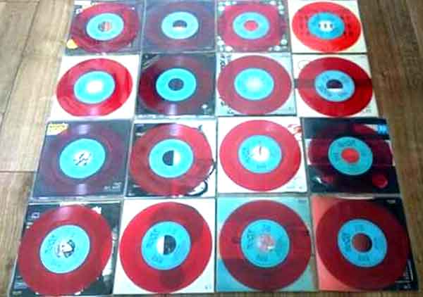 Bild der roten Erstauflagen von Andrzej Mañkowski, POL Bild der roten Erstauflagen von Andrzej Mañkowski, POL