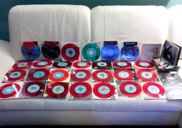 Bild der roten Erstauflagen von Manfred Detges, DE Bild der roten Erstauflagen von Manfred Detges, DE