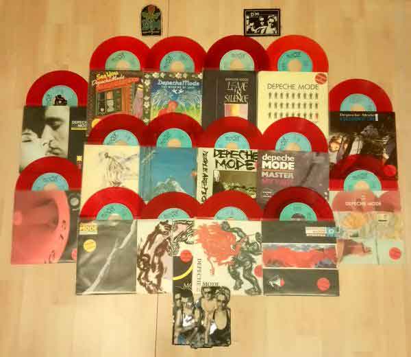 Bild der roten Erstauflagen von René Sachse, Hunsrück, DE Bild der roten Erstauflagen von René Sachse, Hunsrück, DE