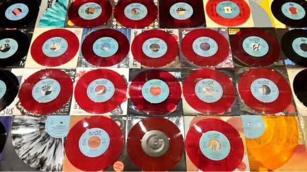 Bild der roten Erstauflagen von Michael Föhringer, Osnabrück, DE Bild der roten Erstauflagen von Michael Föhringer, Osnabrück, DE