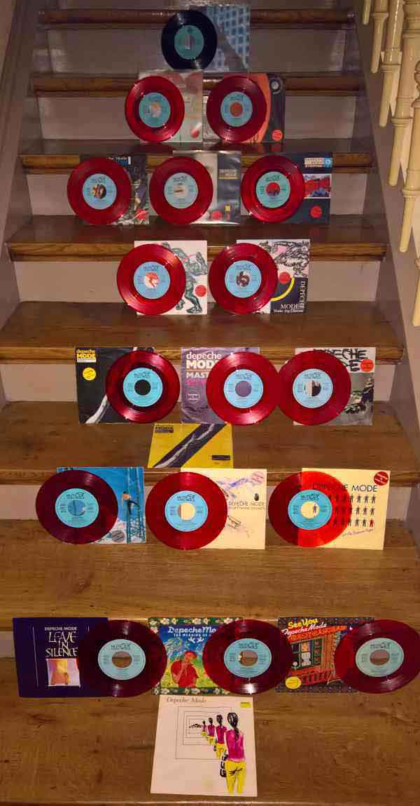 Bild der roten Erstauflagen von Stephan aka -DMusic-,Hildesheim, DE Bild der roten Erstauflagen von Stephan aka -DMusic-,Hildesheim, DE