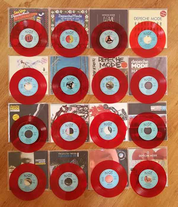 Bild der roten Erstauflagen von Peter Skoda, Nove Mesto nad Vahom, SVK Bild der roten Erstauflagen von Peter Skoda, Nove Mesto nad Vahom, SVK