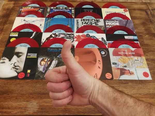 Bild der roten Erstauflagen von Marcin Szyrwiñski, POL Bild der roten Erstauflagen von Marcin Szyrwiñski, POL