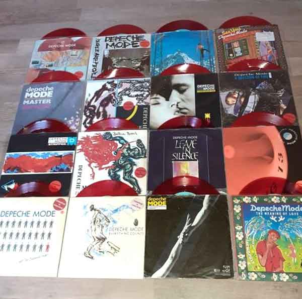 Bild der roten Erstauflagen von Martin Garcar, Ostrava, CZE Bild der roten Erstauflagen von Martin Garcar, Ostrava, CZE