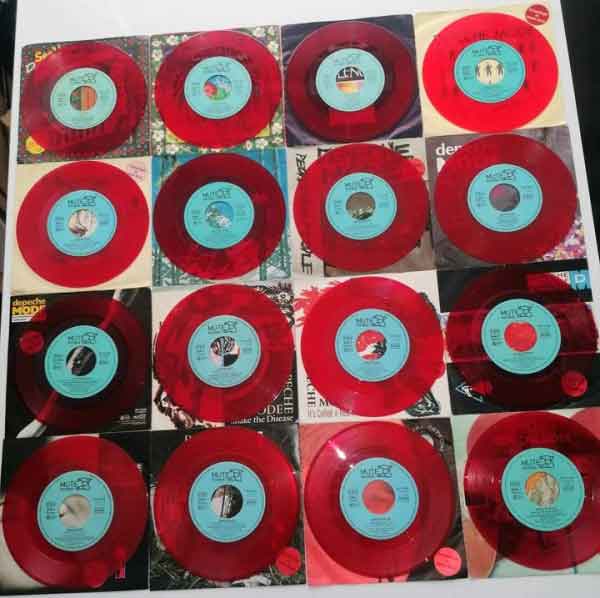 Bild der roten Erstauflagen von Marko Schimmel-Steinmetz, Solingen, DE Bild der roten Erstauflagen von Marko Schimmel-Steinmetz, Solingen, DE