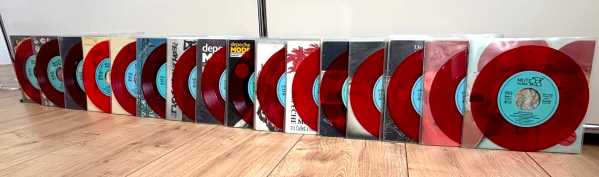 Bild der roten Erstauflagen von Markus Schmidt, Plauen, DE Bild der roten Erstauflagen von Markus Schmidt, Plauen, DE