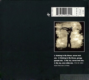 Digipack aussen | Mittelseite mit Barcode.